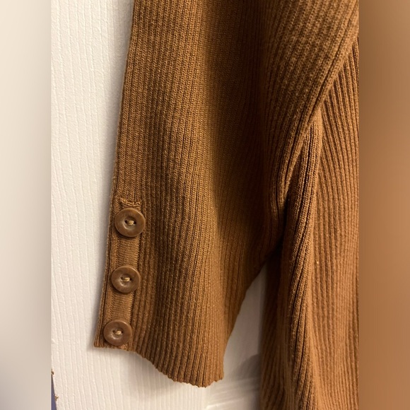 Sweater - Picture 4 of 4